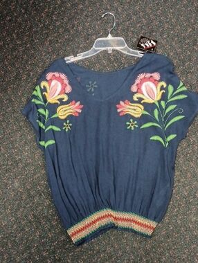 Desigual Navy Floral Embroidered Short-Sleeve Blouse with Multicolor Hem